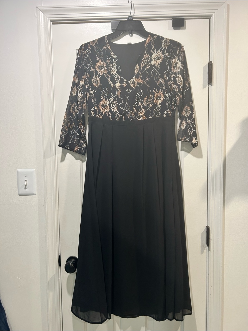 Brand new formal dress size large. Black and gold/brown